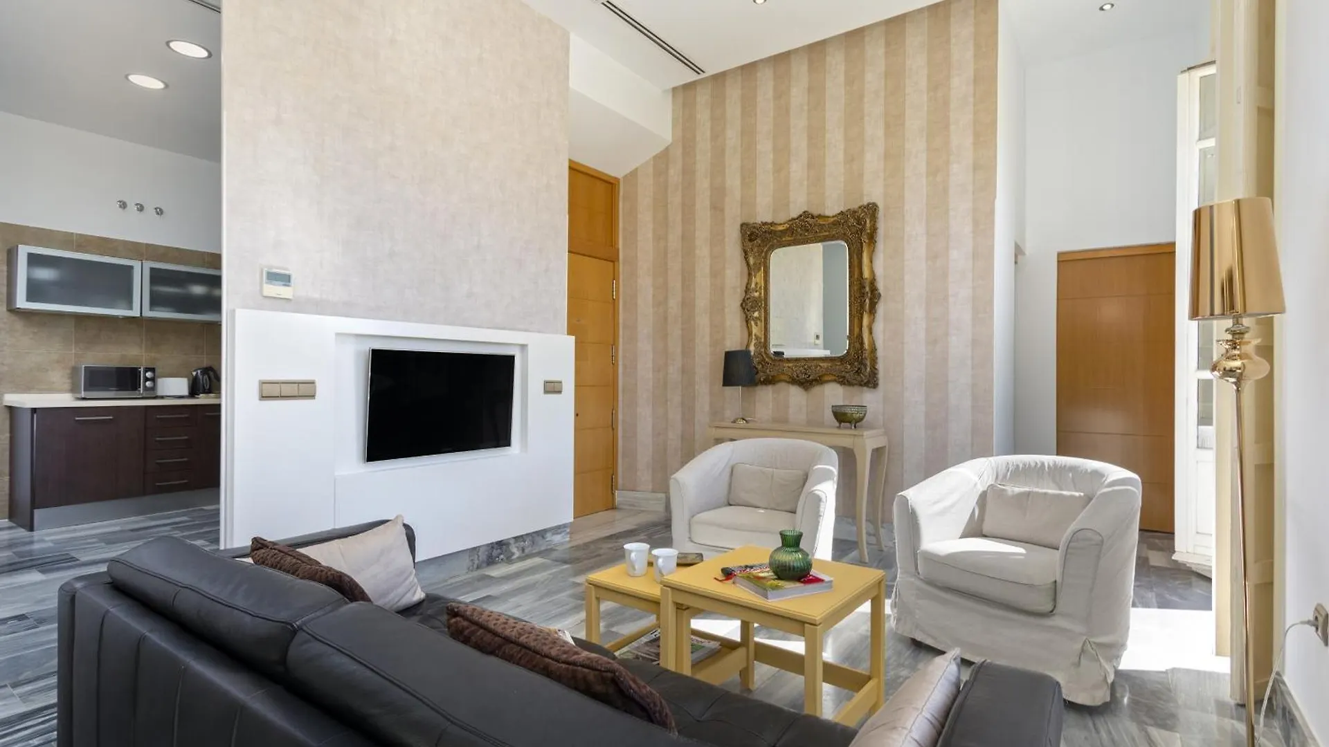Apartment -Malagasunapts-Merced Square Picasso Dream